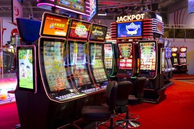 Multi-camera view of Live Roulette wheel